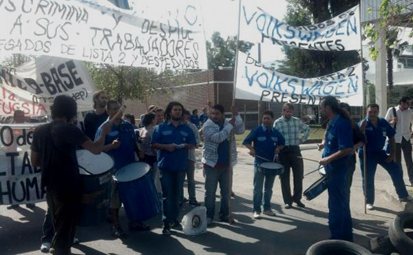 Hay que prohibir las suspensiones y despidos por ley