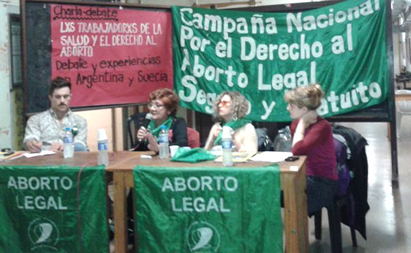Con un panel internacional e importantes referentes de la Campaña Nacional por el Derecho al Aborto Legal, Seguro y Gratuito, el pasado miércoles 14 de mayo se llevó a cabo la charla “L@s trabajador@s de la salud y el derecho al aborto: debates y experiencias en nuestro país y en Suecia”, en la Facultad de Farmacia y Bioquímica de la UBA.