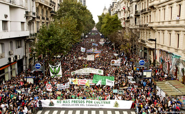 Vista de la marcha en Capital