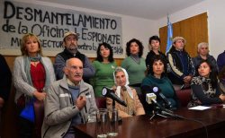 En la conferencia denunciamos la existencia de un nuevo departamento de inteligencia de policía que actúa como “Unidad de Actualización Social”. El accionar de este organismo se puso al descubierto en el juicio a Sobisch y fue denunciado por el periodismo y por esta banca.