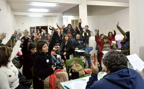 ¡Plata para salarios y educación, no para la deuda externa! ¡Emergencia educativa nacional ya! ¡Abajo el ajuste de Cristina y los gobernadores!