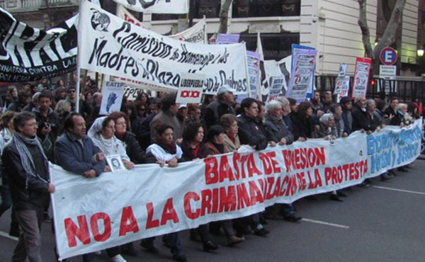 El pasado jueves 24 tuvo lugar una marcha convocada por el Encuentro Memoria, Verdad y Justicia contra la criminalización de la protesta,