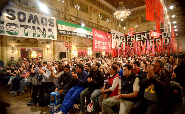 Vista general del acto. Rebalsó de público el salón principal de Unione e Benevolenza