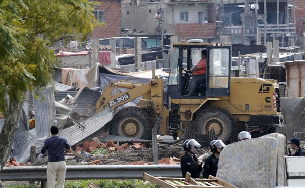 A seis meses de la toma de Lugano, cuando la ocupación del predio por parte de los vecinos dejó de ser noticia, el gobierno porteño aprovechó para desalojarlos violentamente