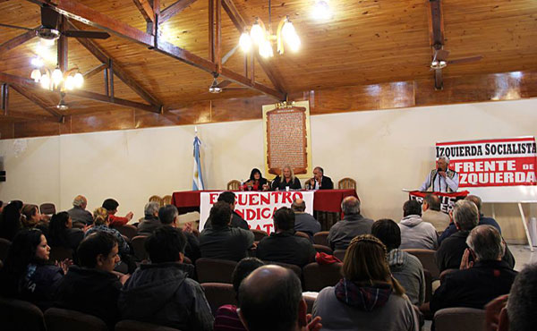 El salón de conferencias del sindicato municipal estuvo colmado de trabajadores y dirigentes que recibieron a Sobrero