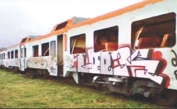 más de 200 trenes chatarra que Jaime compró a España y Portugal que permanecen abandonados. ¿Eso no es un “atentado” contra el ferrocarril?