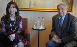 Cristina Kirchner junto al magnate especulador George Soros