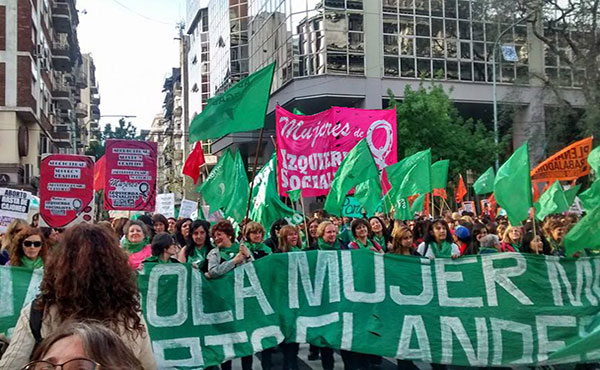 Conmemorando el 28 de septiembre, día internacional por el derecho al aborto, las mujeres de todo el país organizaron actividades y se movilizaron reclamando el derecho a la interrupción voluntaria del embarazo.