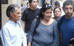 familiares y compañeros del estudiante desaparecido Sergio Ávalos