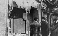 Uno de los tantos negocios judios destruídos