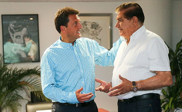 Sergio Massa con el burócrata petrolero Guillermo Pereyra
