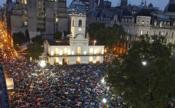 Vista de la marcha en Plaza de Mayo
