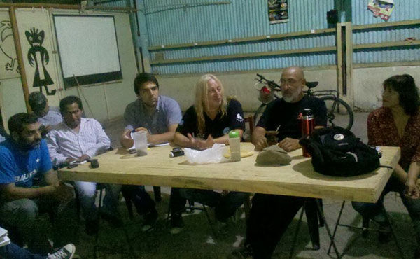 El pasado viernes 7 de marzo el “Pollo” Sobrero viajó a Jujuy, encabezando una delegación de Izquierda Socialista, para reunirse con el “Perro” Santillán y dirigentes del SEOM. 