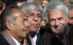 El líder de la CGT opositora, Hugo Moyano, se reunió con De la Sota y Rodríguez Saá