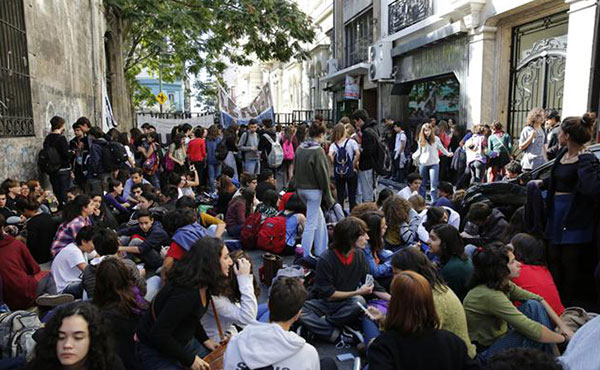 La lucha de los colegios pre universitarios hizo retroceder al rectorado y dio un ejemplo para todo el movimiento estudiantil