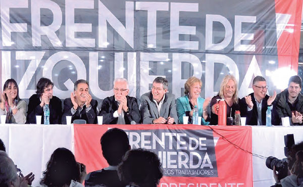 De izquierda a derecha: Romina del Plá, Gabriel Solano, Néstor Pitrola, Jorge Altamira, Juan Carlos Giordano, Liliana Olivero,  Rubén Sobrero, José Castillo y Federico Orchani (Frente Popular Darío Santillán en Pueblo en Marcha).