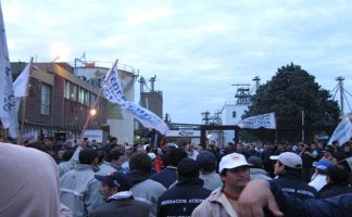 El paro por tiempo indeterminado es un ejemplo contra los techos salariales