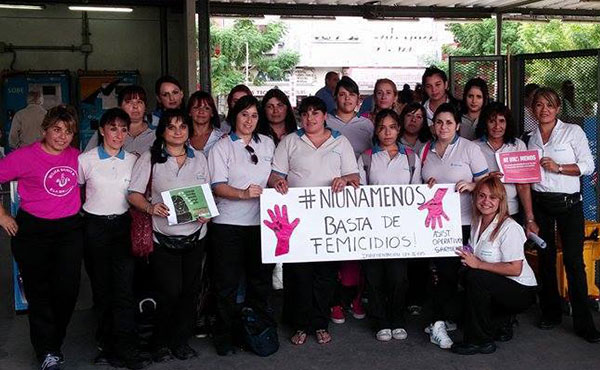 Las Mujeres de Izquierda Socialista en el FIT estamos difundiendo la movilización y señalando la responsabilidad política del gobierno nacional en todos nuestros lugares de trabajo y estudio. Las mujeres ferroviarias de la Agrupación Bordó del Sarmiento lograron una gran adhesión (foto). Lo mismo ocurrió en el reciente Encuentro Nacional de Docentes en Marcha (Córdoba) y en el IV Encuentro Nacional de la Juventud de Izquierda Socialista (La Plata), entre otros sectores. 
