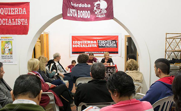 Liliana Olivero en una charla inauguración del local partidario de Izquierda Socialista en Barrio General Paz