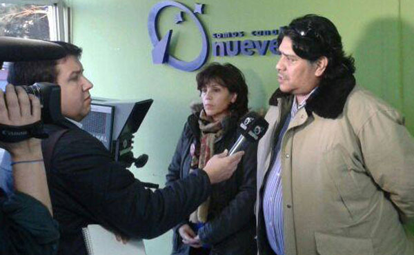 Adriana Astolfo y Luis Díaz ante los medios