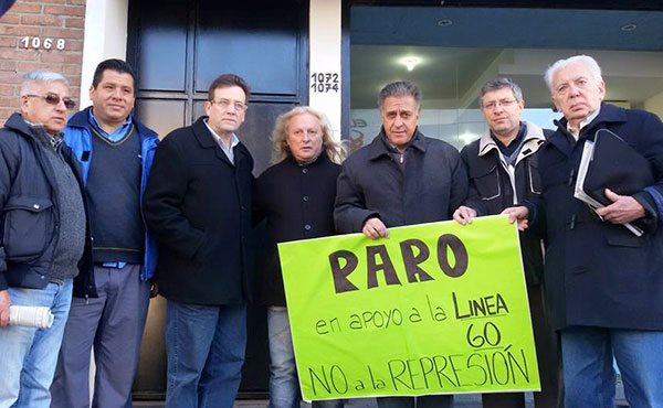 La lista Unidad antes de ingresar a la sede de la Confederación del Transporte llevando el reclamo de los compañeros de la Línea 60