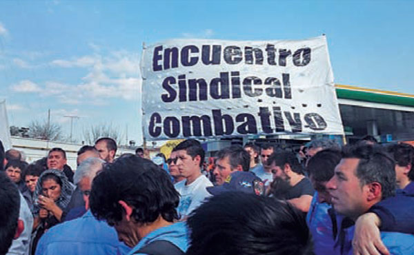 El Encuentro Sindical Combativo apoyando a los choferes de la línea 60