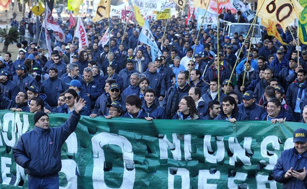 Luego de 41 días de lucha, la asamblea en Maschwitz resolvió aprobar la propuesta arrancada a la patronal y al gobierno en el Ministerio de Trabajo, entre abrazos y lágrimas de emoción