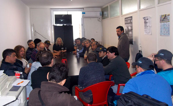 El cuerpo de delegados y activistas de la línea 60 se reunieron con la directiva de la Unión Ferroviaria, Seccional Haedo, y representantes del Encuentro Sindical Combativo (ESC). 