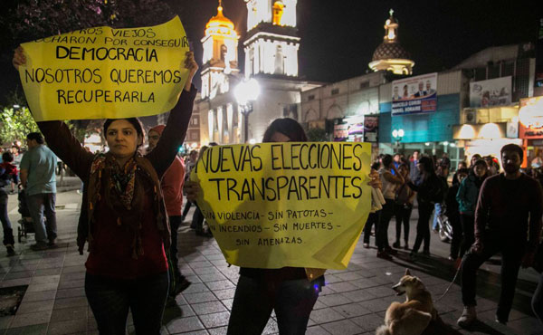 Mientras exigimos elecciones libres y democráticas, repudiamos el sistema punteril y clientelar de compra de votos de los partidos tradicionales. 