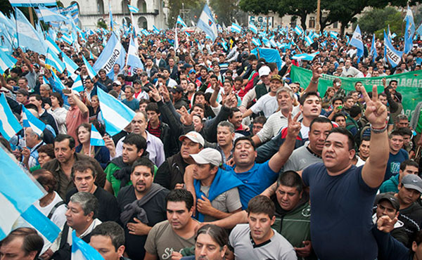Los resultados del balotaje echaron más leña al fuego a la crisis del peronismo. Ahora vendrá el pase de facturas, la agudización de las peleas internas y distintos realineamientos en el aparato del PJ.