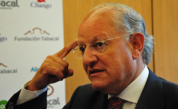 Albino dijo que “la homosexualidad es un problema” que podría estar determinado por “violaciones dentro de la familia” y consideró que “el recto es un órgano de expulsión, no de absorción”.