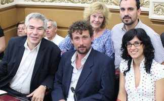 Laura Vilches, uno de los tres legisladores elegidos por el Frente de Izquierda, ha decidido constituir un bloque propio en nombre de su partido (PTS), dividiendo lo que debiera ser un bloque único.