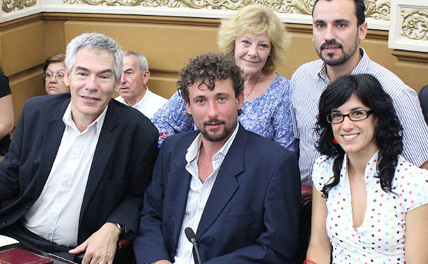 Laura Vilches, uno de los tres legisladores elegidos por el Frente de Izquierda, ha decidido constituir un bloque propio en nombre de su partido (PTS), dividiendo lo que debiera ser un bloque único.