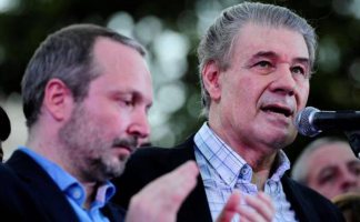 Si Víctor Hugo es víctima, lo es del propio doble discurso kirchnerista. 