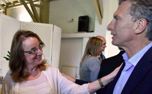 Alicia Kirchner con Macri. Donde gobierna el peronismo K también hay despidos y ajuste