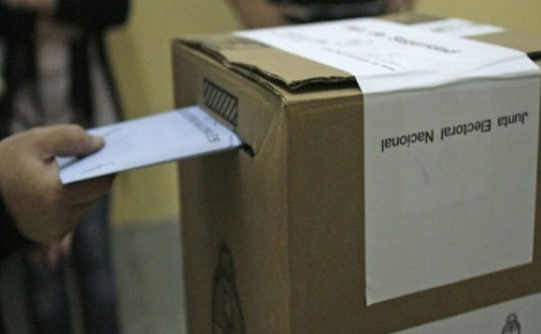 La semana pasada el gobierno nacional convocó a los partidos nacionales a una reunión para debatir una posible reforma electoral centrada en la boleta única o electrónica, unificación de fechas de elecciones y una reforma del organismo de control electoral.