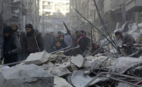  Alepo es el símbolo de la revolución siria. Llevan cinco años de resistencia a los bombardeos y a los tanques de la dictadura y a los intentos del reaccionario ISIS de tomar el control. 