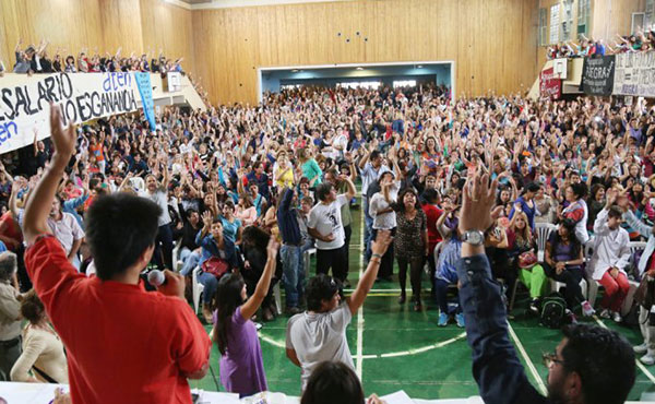 Las asambleas rechazaron masivamente la propuesta de la conducción de ATEN. Volvimos a decir que queremos el 40% de aumento al básico y el retroactivo a enero.
