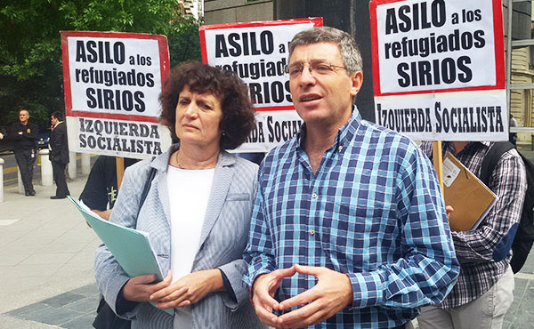 Una comitiva de Izquierda Socialista presentó el viernes 11 un pedido formal para dar asilo sin restricciones a 100.000 refugiados sirios.