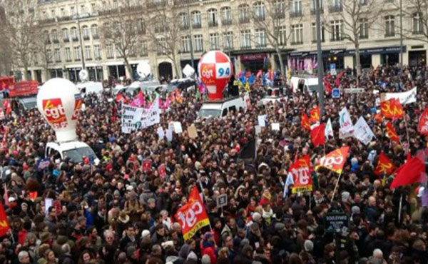 El gobierno “socialista” de Hollande intenta imponer la ley El Khomri de flexibilización laboral que centralmente facilita los despidos.