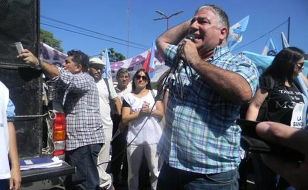 Jorge Adaro, Secretario General de Ademys y militante de nuestro partido, estuvo en Santiago del Estero llevando la solidaridad y el apoyo de la docencia de la Ciudad de Buenos Aires a la histórica huelga que llevan adelante las maestras santiagueñas.