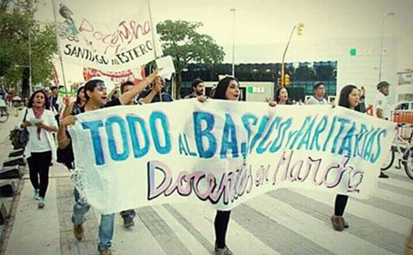 Docentes santiagueños movilizados