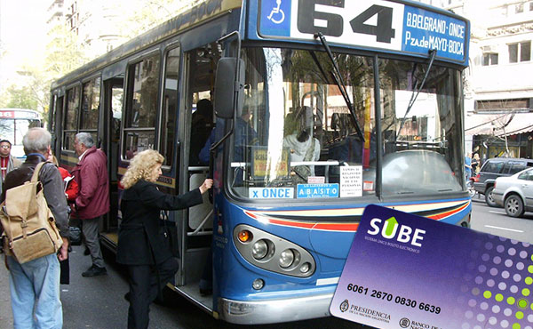 El boleto mínimo en Capital y Gran Buenos Aires aumentó un 100%, el gas un 300% y el agua entre un 216 y un 375%. También volvieron a subir los combustibles, por segunda vez en el año. Terrible guadañazo al salario.