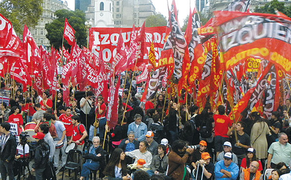 O gana el ajuste o ganan los trabajadores. Para apoyar los reclamos y denunciar al gobierno nacional y a la oposición por sus ajustes antiobreros llamamos a concurrir a Plaza de Mayo.