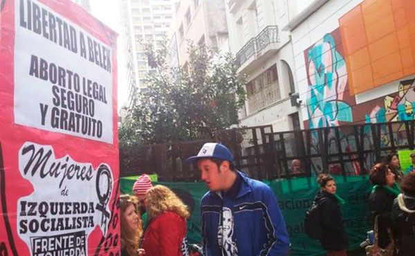               Escrache frente a la Casa de Tucumán en Buenos Aires