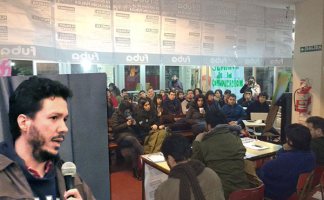 Simón Rodríguez del PSL en la charla sobre Latinoamérica