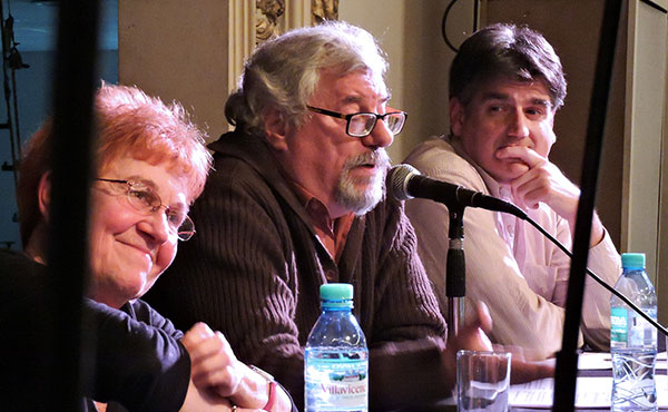 En la mesa: Mercedes Petit, de Titto y Gabriel Schwerdt