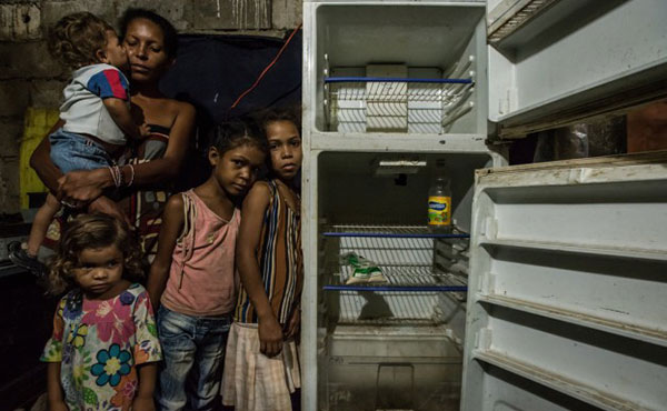 El pueblo está desesperado. Ya no se consigue nada que comer