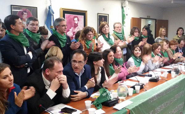 Conferencia de prensa en el Congreso presentando la ley. Nuestro compañero Giordano estuvo presente