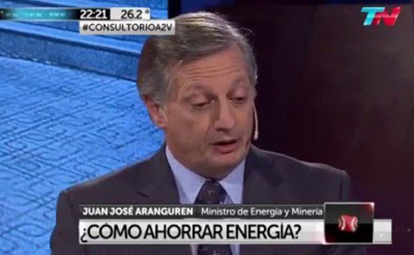  “En invierno hay que estar abrigados adentro de la casa” llegó a decir Macri. En algunos años, insiste el gobierno, aumentará la producción y todo se resolverá.